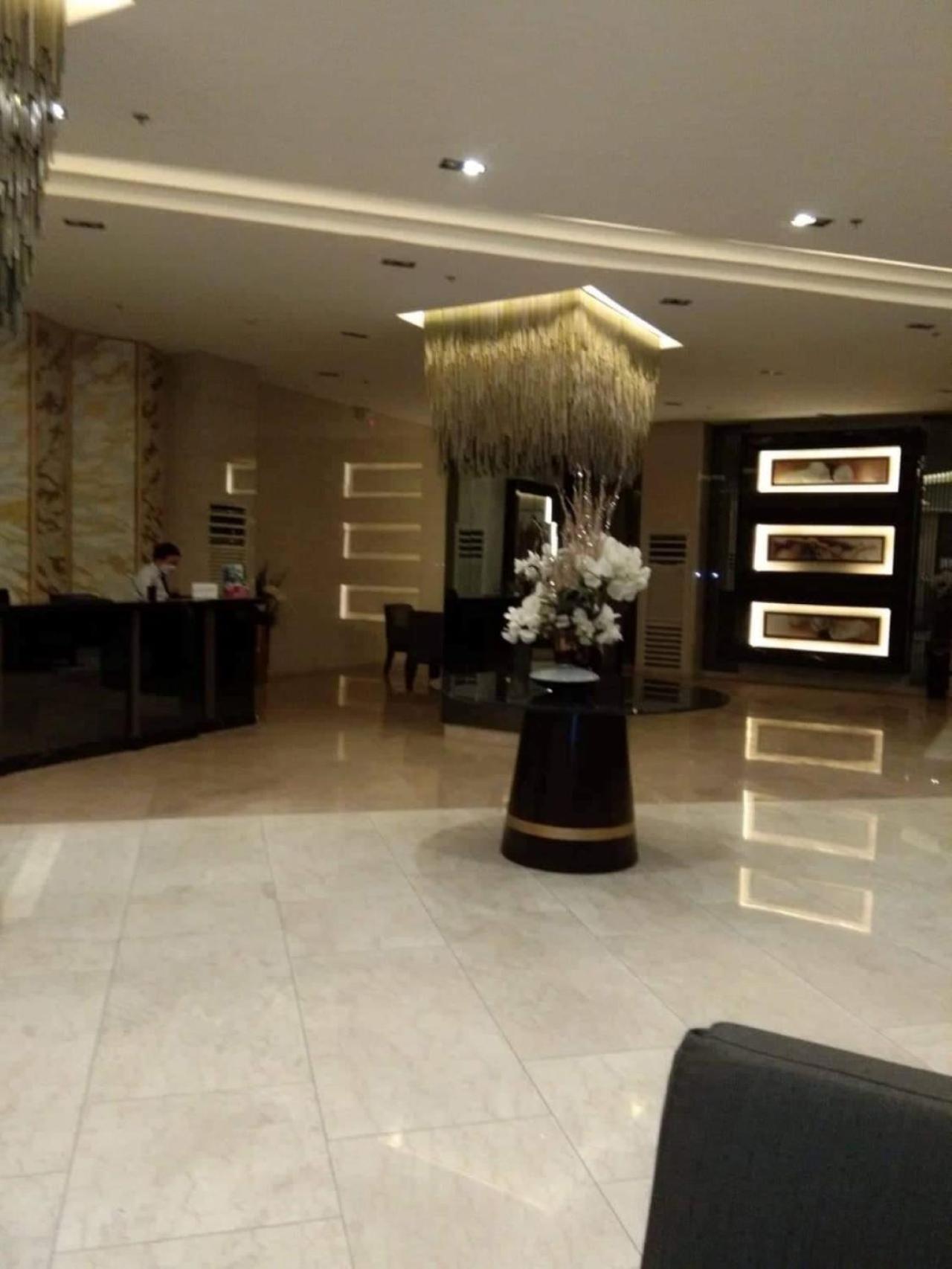 Apartment The Iconic: Comfortable Living By Awsom Phil Manila